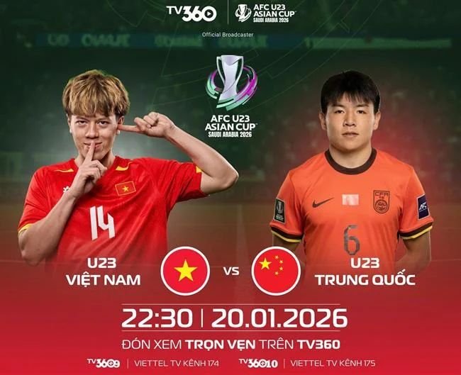 Người chơi đang theo dõi trận đá gà trực tuyến trên màn hình máy tính, thể hiện sự kịch tính và công nghệ của Full88